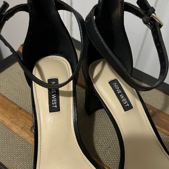 NINE WEST BLACK HEELS SIZE 8 - Picture 4 of 4
